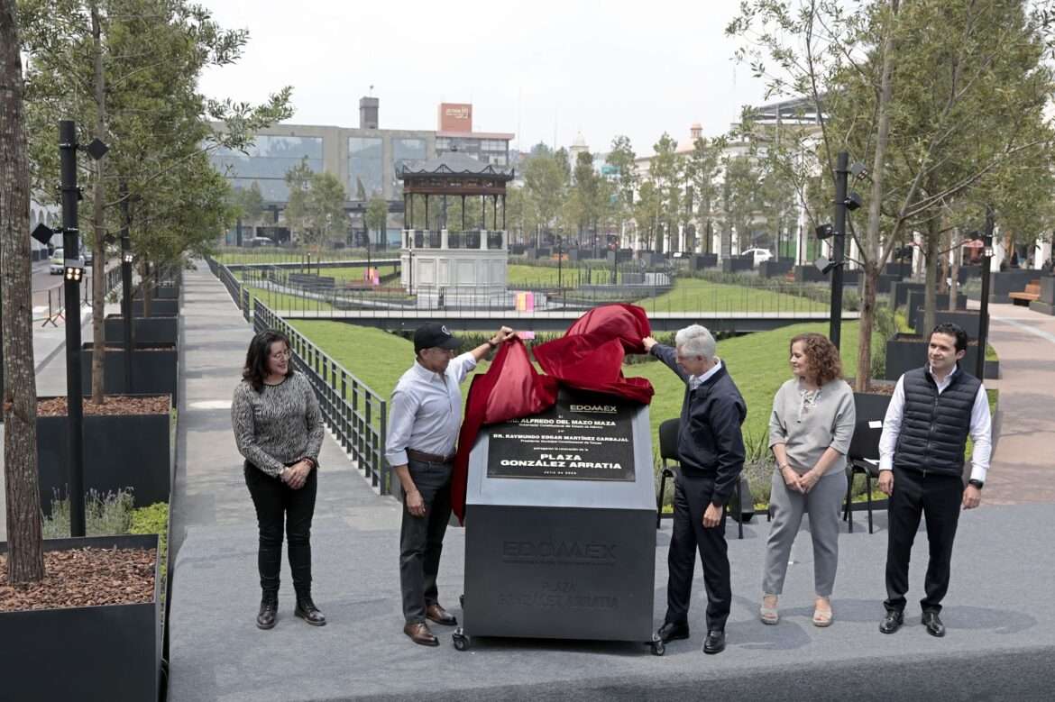 Entrega Alfredo Del Mazo la renovación de la Plaza González Arratia