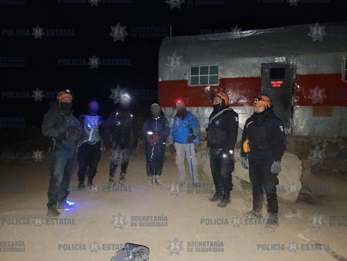 Policía de alta montaña de la Secretaría de Seguridad localiza a dos personas reportadas como extraviadas en el volcán Iztaccíhuatl