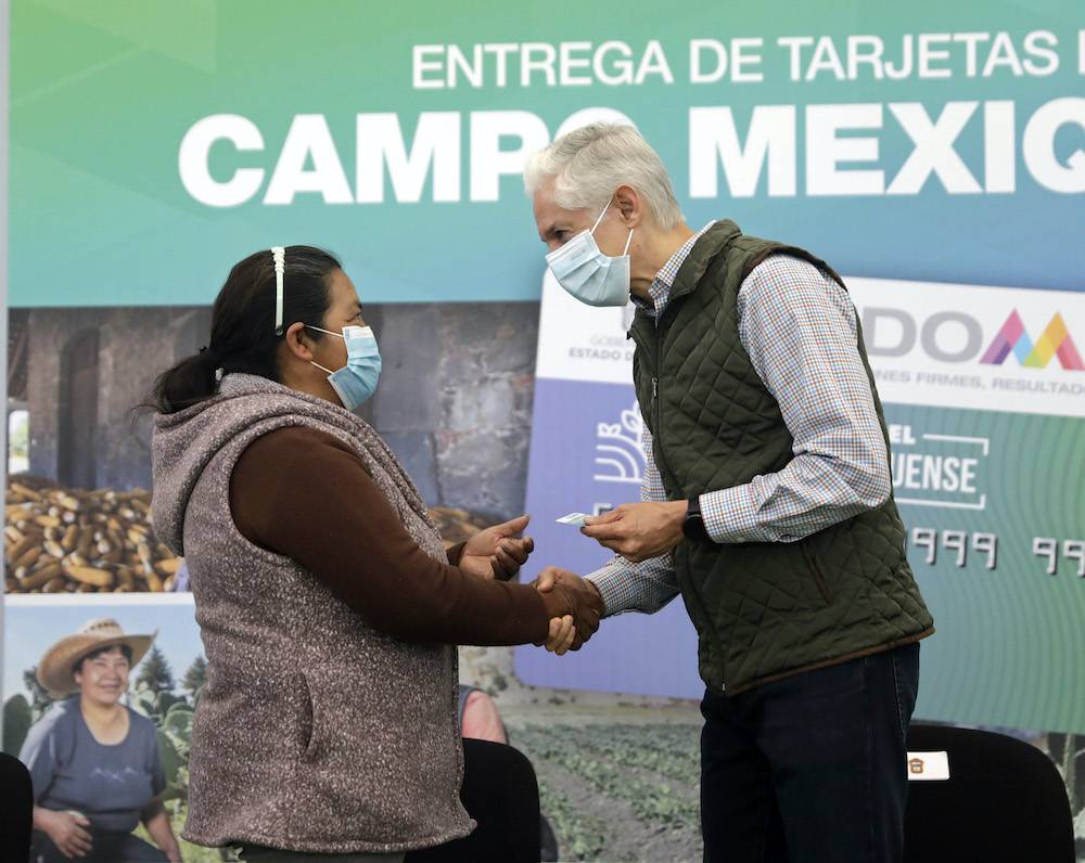 Entrega Alfredo Del Mazo tarjetas para el campo mexiquense a productores de 16 municipios del Valle de Toluca