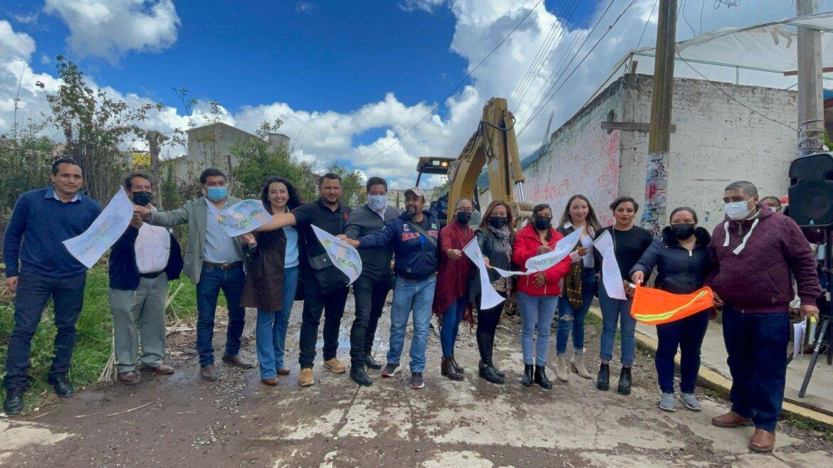 Dan banderazo a inicio de obra de pavimentación e San Pedro Zictepec