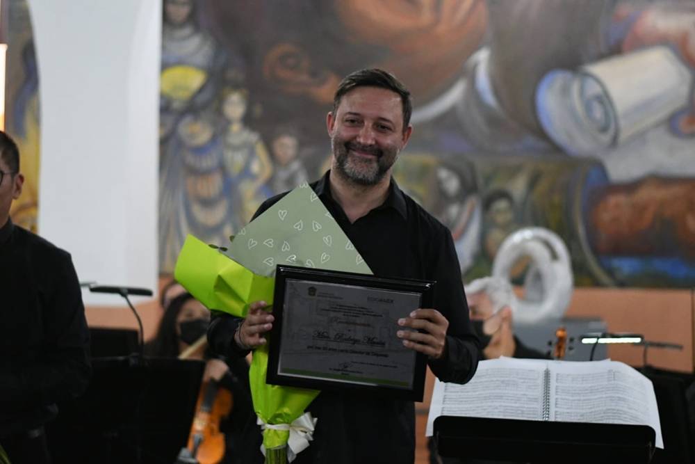 Rodrigo Macías celebra 20 años de carrera musical como Director