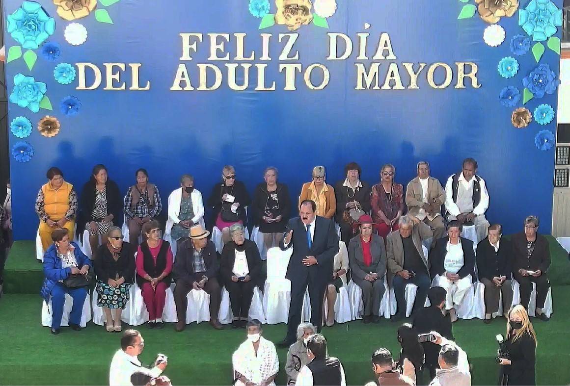 Celebran de manera presencial el Día del Adulto Mayo en Calimaya