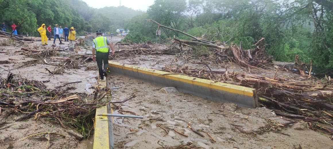 Huracán ‘Otis’ causa devastación en la costa Grande de Guerrero