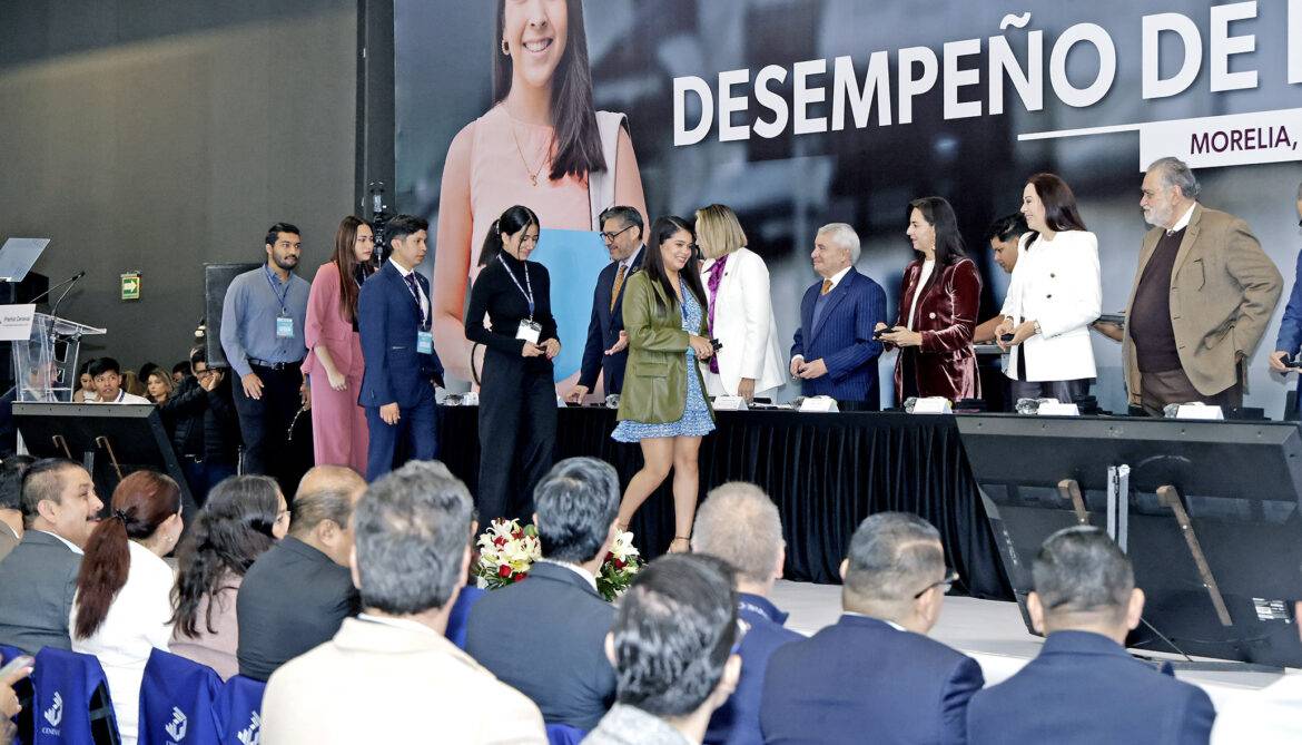 Mexiquenses ganan primer lugar en premios del Ceneval