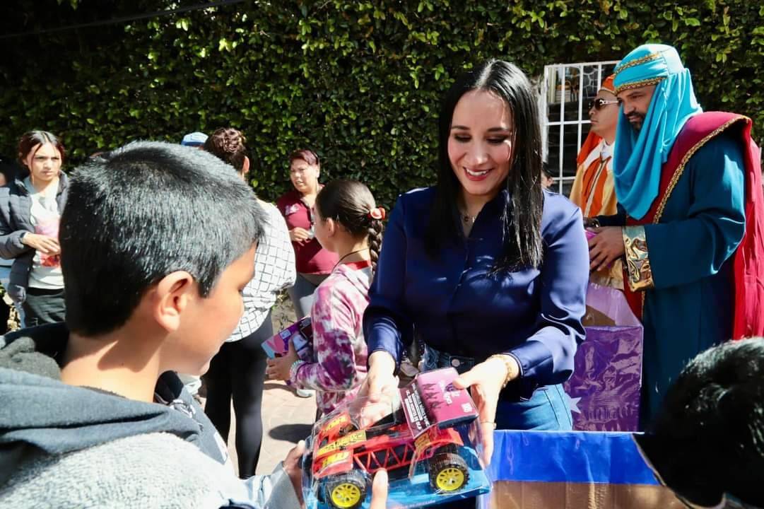 La Presidenta Municipal Michelle Núñez lleva alegría a miles de niños en Valle de Bravo