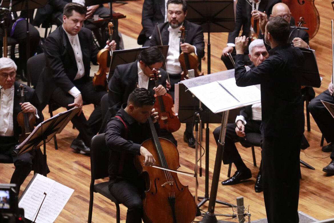Orquesta Sinfónica del Estado de México deleita a familias mexiquenses de Toluca y Temascalcingo