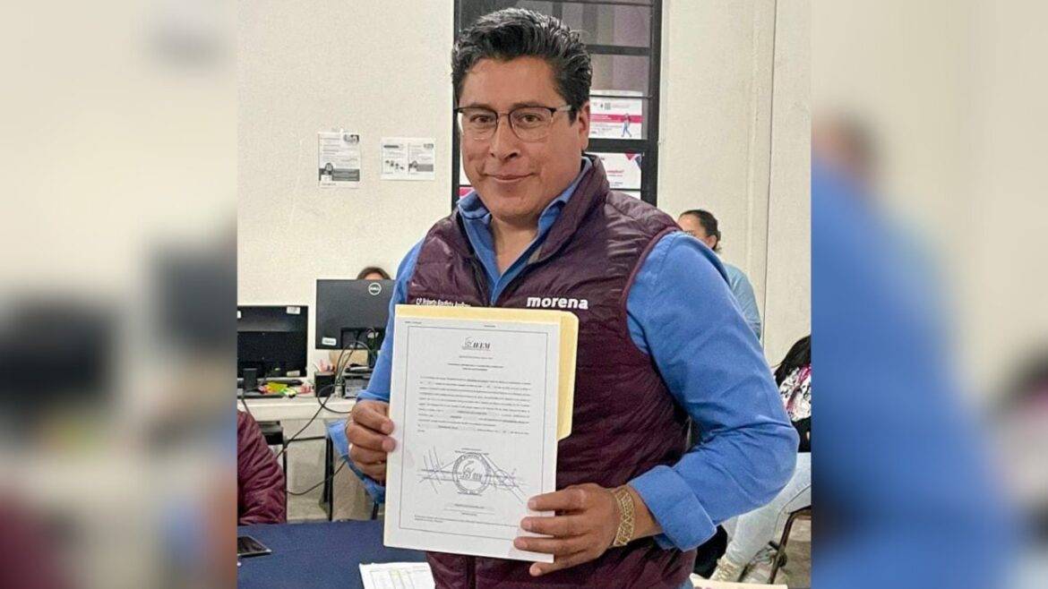 Roberto Bautista Arellano recibe constancia de mayoría en Tenango del Valle