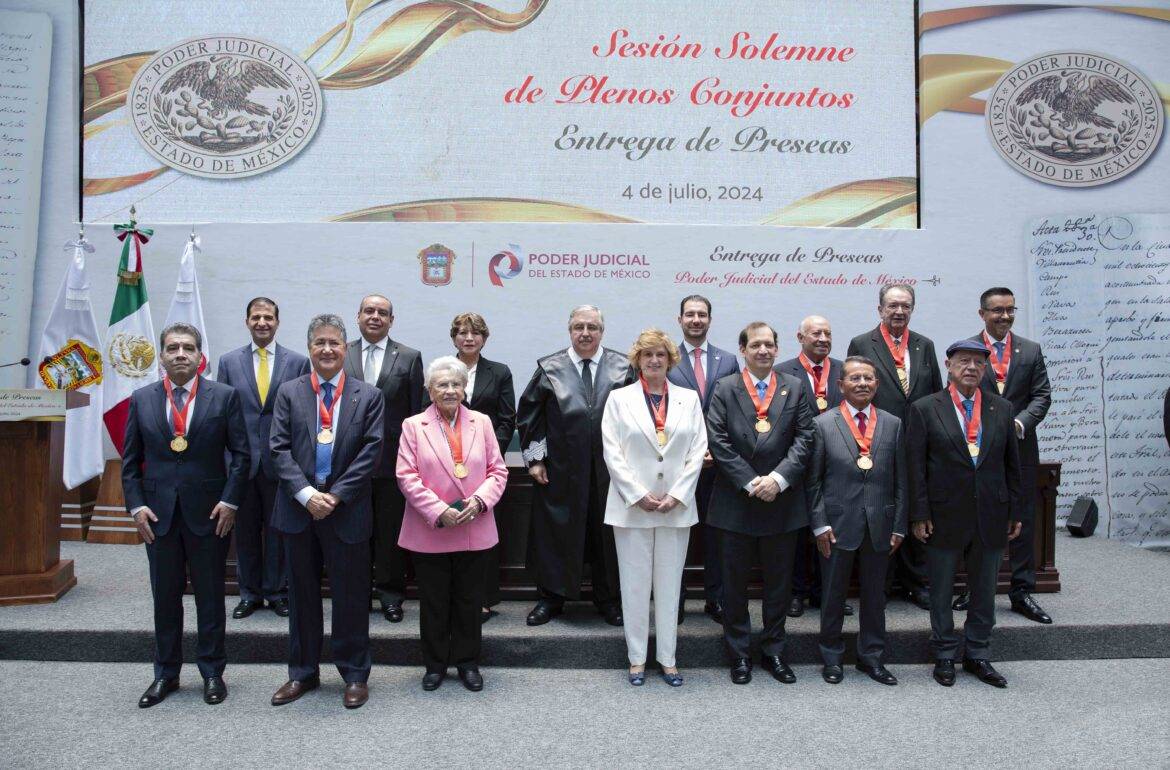 Mujeres y hombres de justicia, paz y derecho recibieron la presea Poder Judicial Estado de México 2024