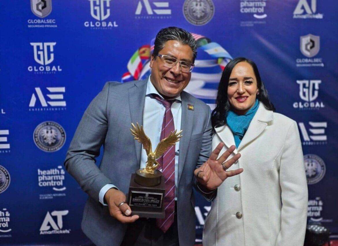 Roberto Bautista recibe reconocimiento por el manejo responsable de recursos públicos