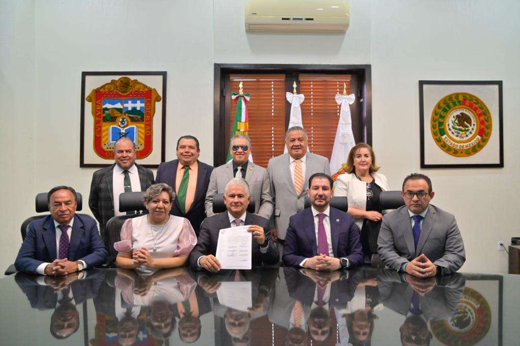 Firman Legislativo y Suteym convenio de sueldos y prestaciones 2023