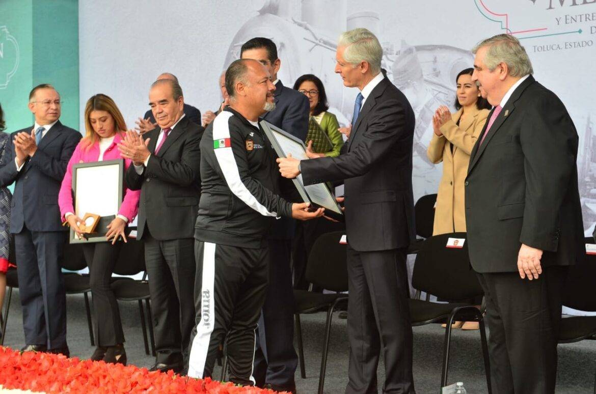 Entrega Alfredo del Mazo el Premio Estatal del Deporte 2022 y encabeza la ceremonia por el 112 Aniversario de la Revolución