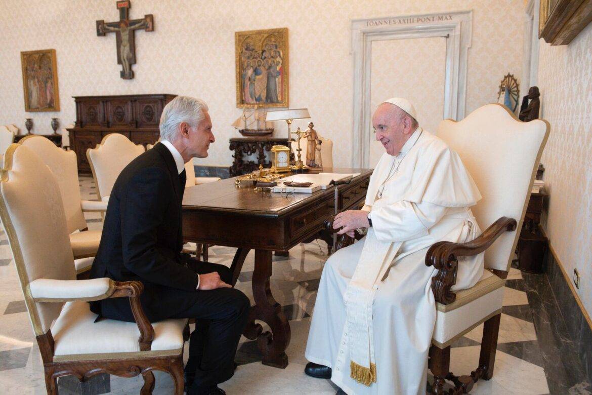 Sostiene Alfredo del Mazo encuentro con el Papa Francisco