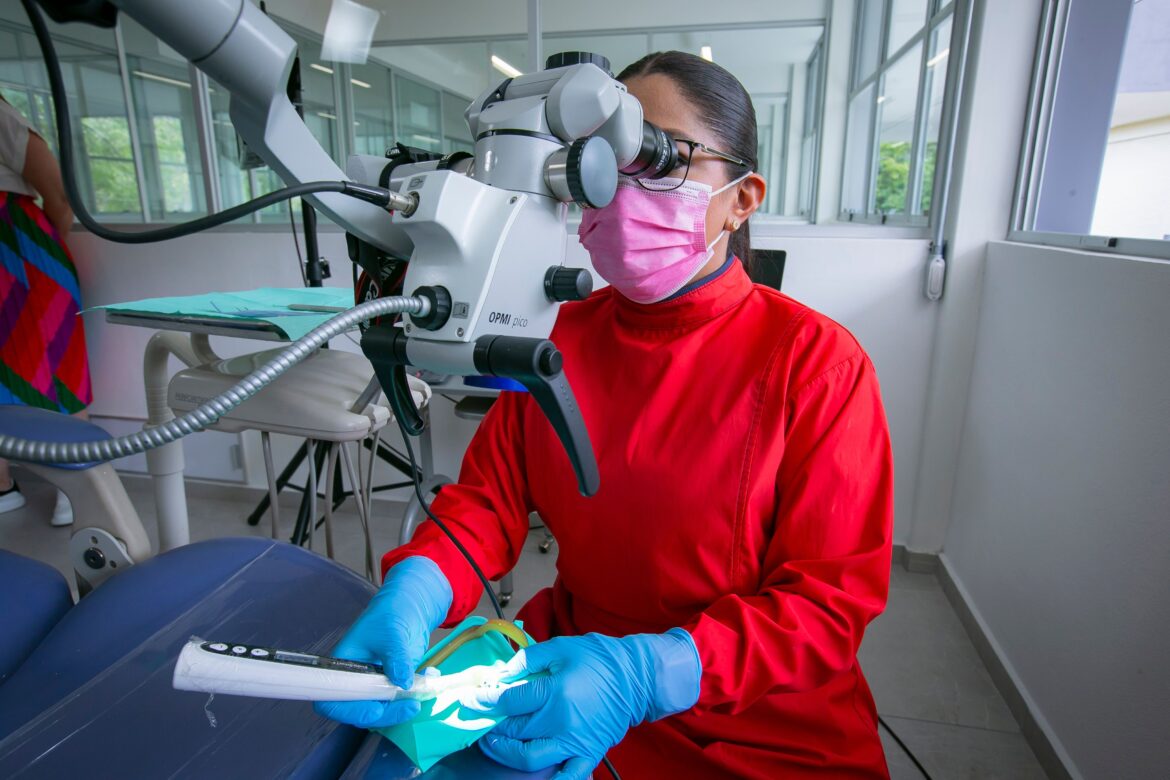 Clínica de Endodoncia de la UAEMéx, equipada con tecnología para enfrentar los retos de sus futuros especialistas