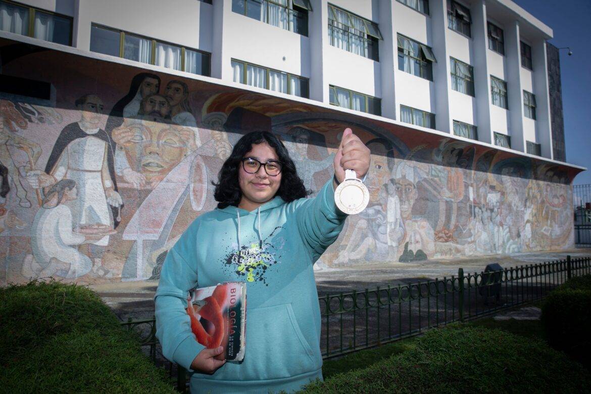 Lorena Abigail Uribe, estudiante UAEMéx, consigue oro en Olimpiada Nacional de Biología