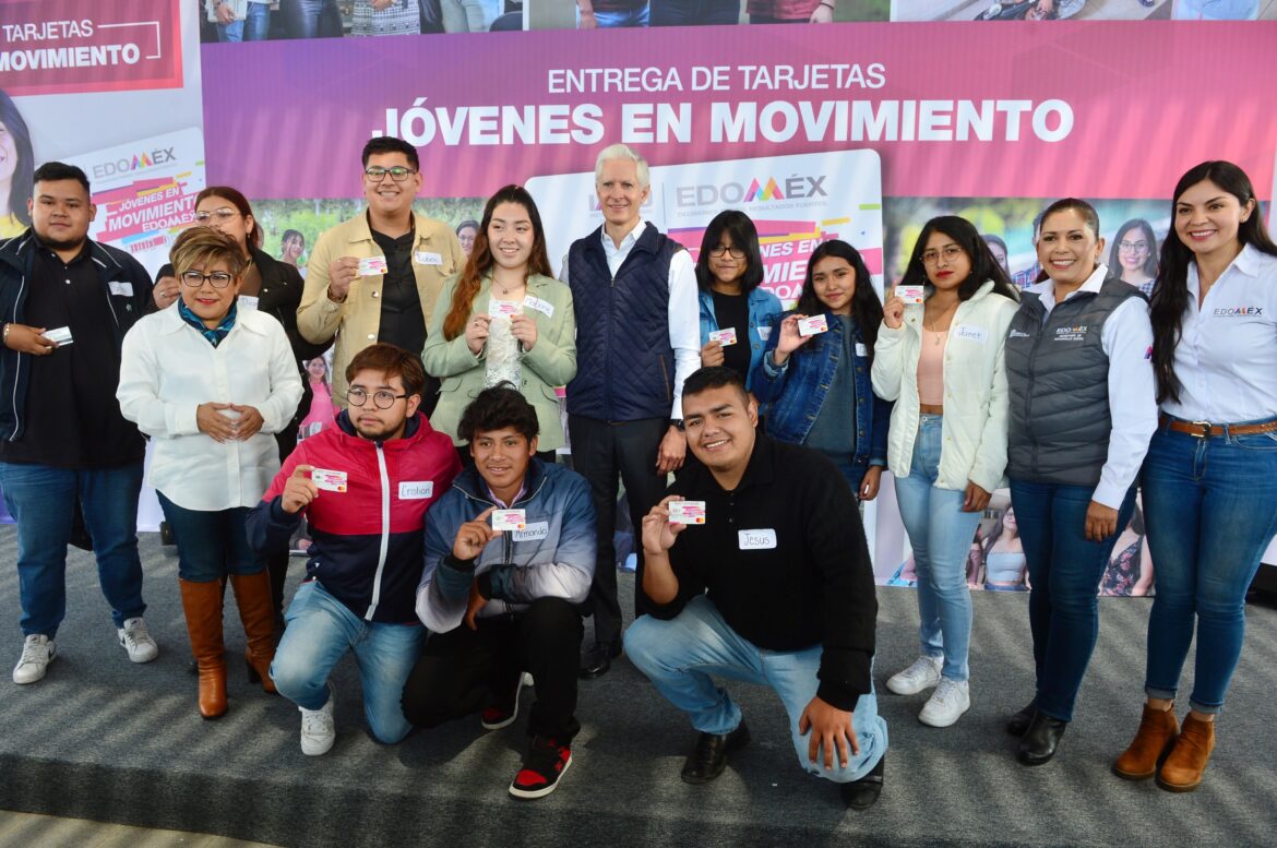 Respalda Alfredo del Mazo el desarrollo de la juventud mexiquense con entrega de tarjetas Jóvenes en Movimiento Edoméx