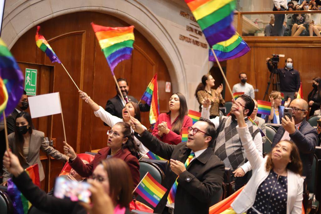 Legislatura aprueba matrimonio igualitario en Edoméx