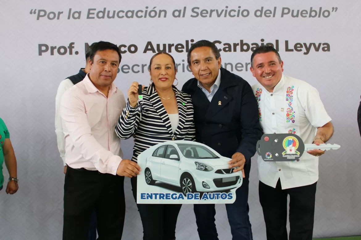 Celebra SMSEM la entrega de automóviles nuevos a ganadores de las rifas del Día del Maestro