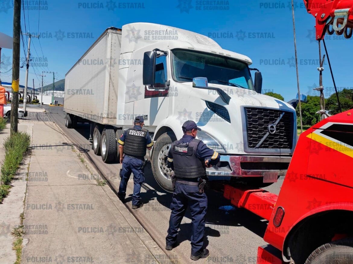 Secretaría de Seguridad y GN localizan unidad de carga que transportaba mercancía valuada en un millón 800 mil pesos