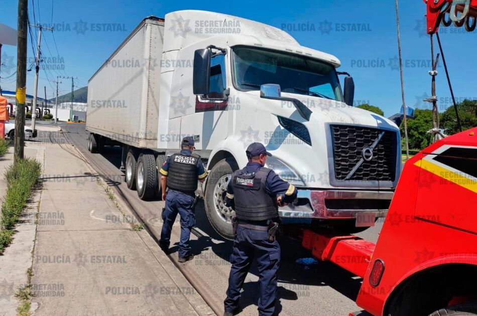 Secretaría de Seguridad y GN localizan unidad de carga que transportaba mercancía valuada en un millón 800 mil pesos