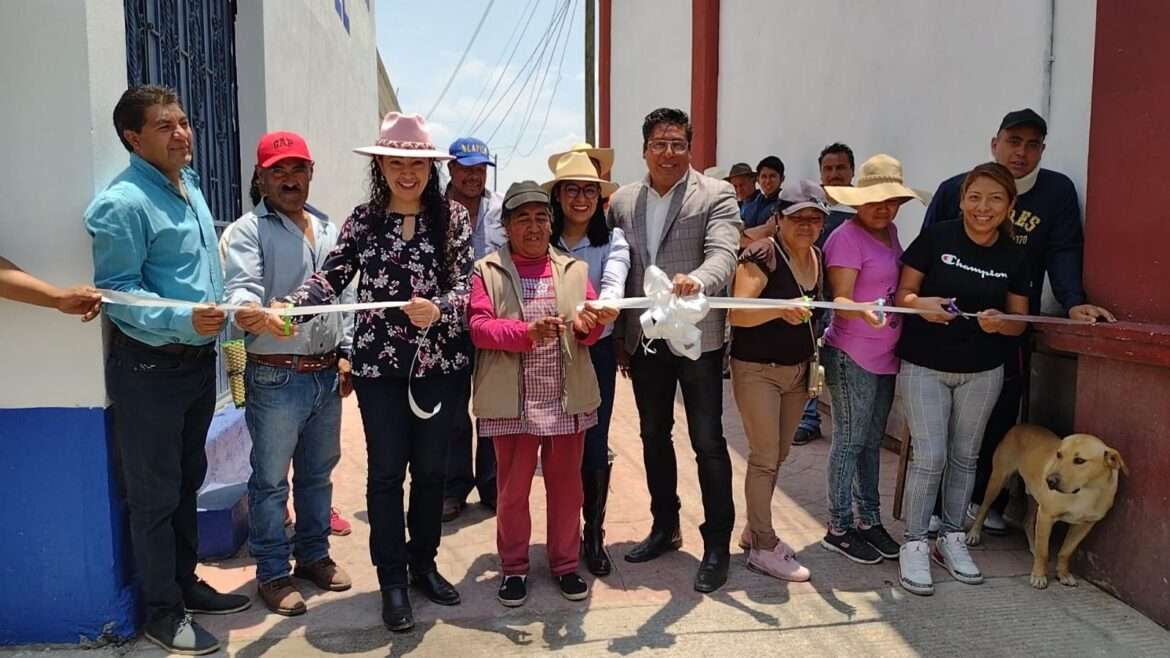 Roberto Bautista entrega obras de infraestructura en Tenango del Valle