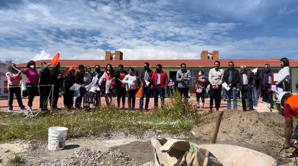En apoyo a la educación, se construyen dos aulas en una escuela de Tenango del Valle