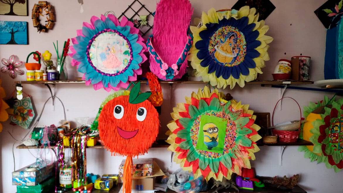 Impulsa JAPEM venta de piñatas para contribuir a terapias de personas con discapacidad