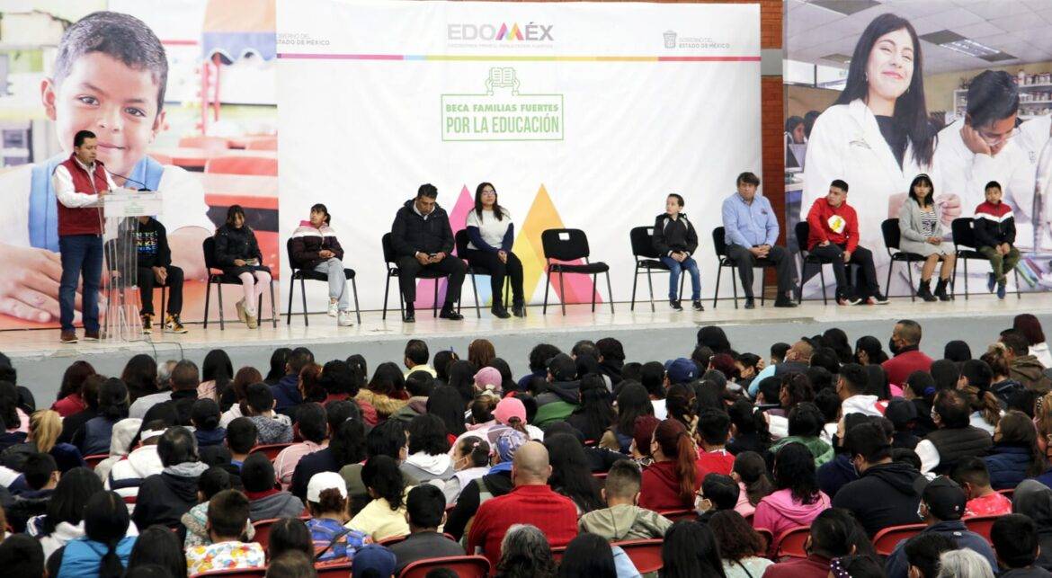 Reciben Beca Familias Fuertes por la Educación cerca de 23 mil estudiantes mexiquenses de todos los niveles educativos