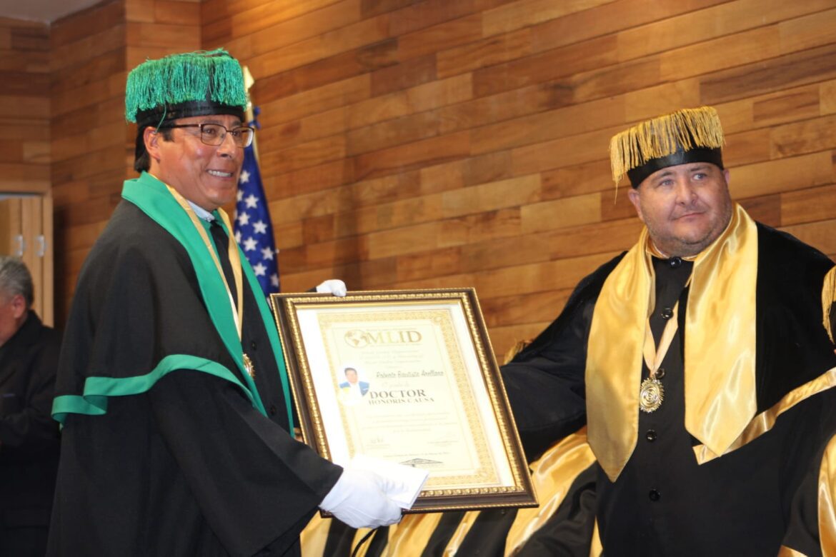 Investidura Doctor Honoris Causa a Roberto Bautista Arellano, por la OMLID