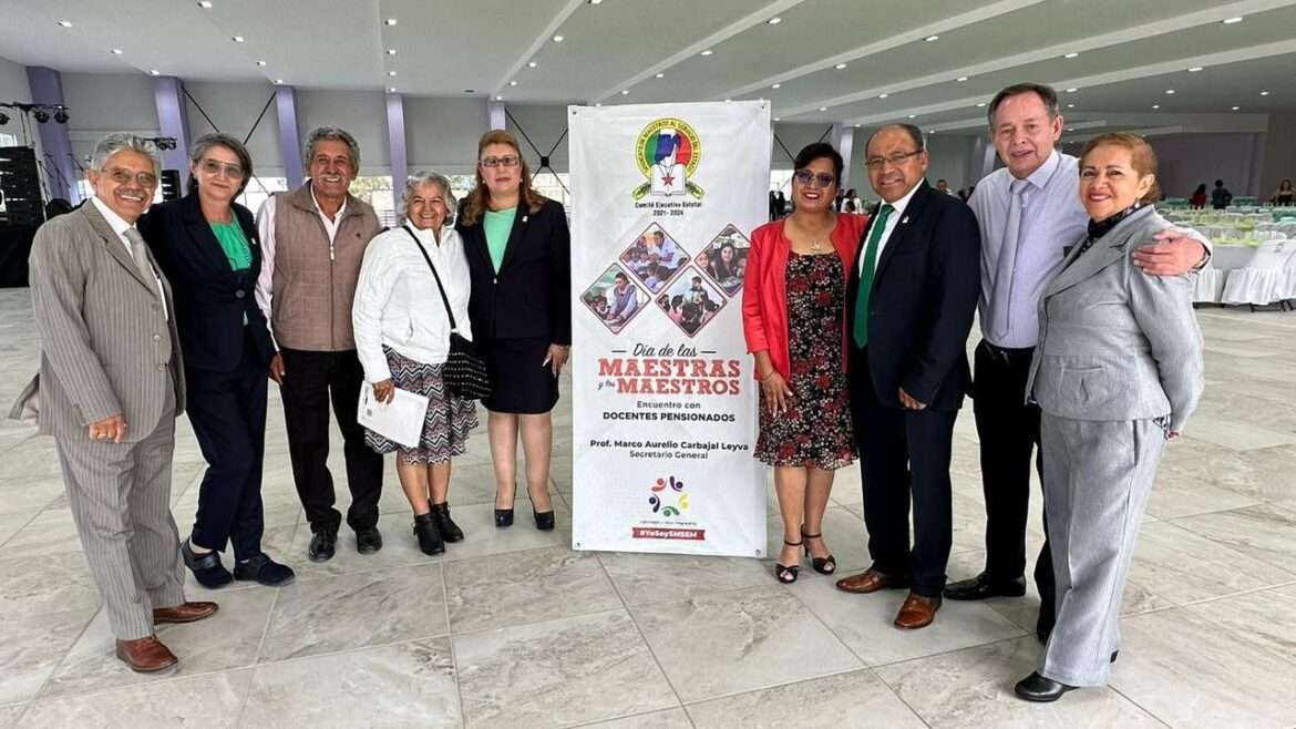 SMSEM rinde un emotivo homenaje a los maestros jubilados en el Día del Maestro