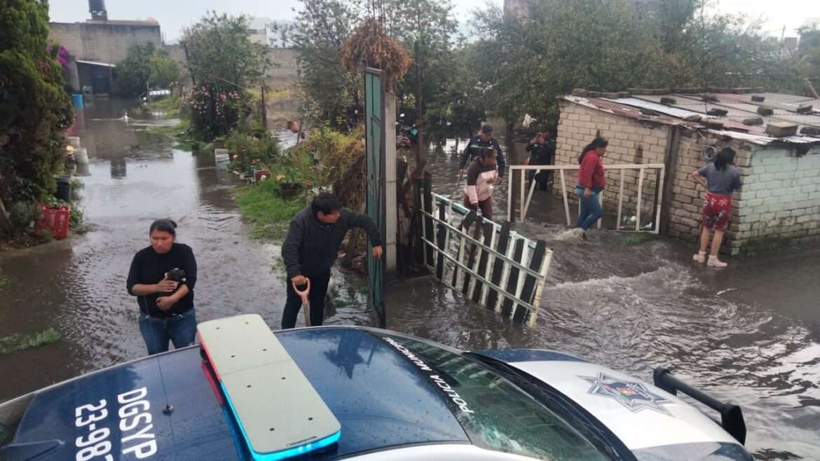 Protección Civil y Bomberos de Toluca atienden encharcamientos en diversos puntos