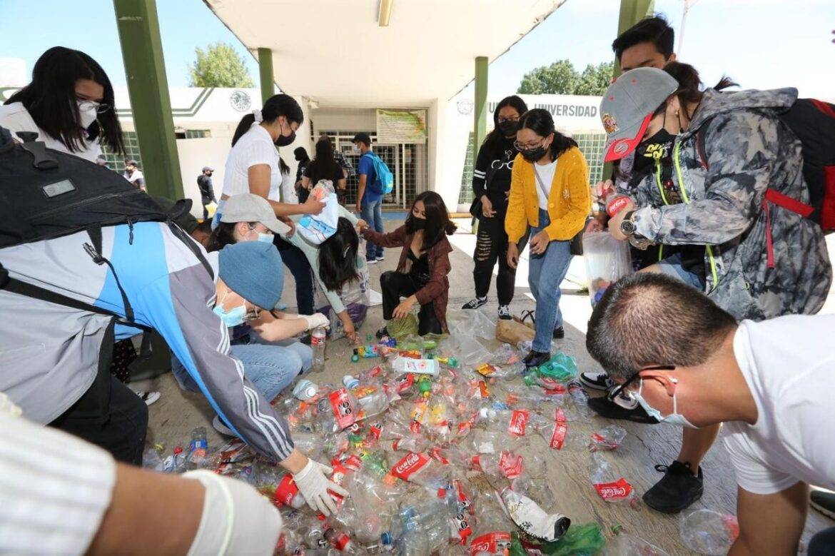 UAEMéx promueve cultura ambiental: inicia segunda campaña de acopio de envases de PET y taparroscas de plástico